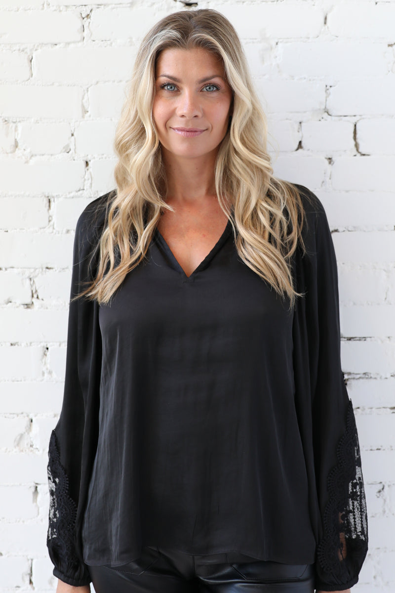 AVERY RAYNE </br>Rebel Lace Contrast Blouse