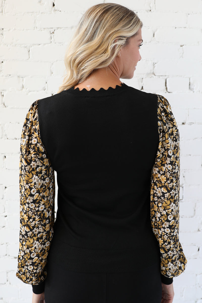 AVERY RAYNE </br>Floral Woven Sleeve Contrast Top