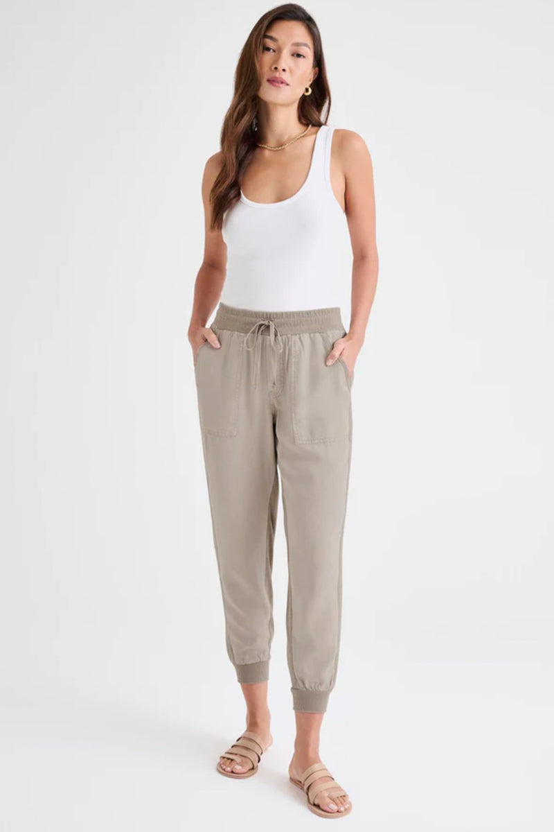 FREE PEOPLE Moxie Low Slung Pull On Barrel Jeans