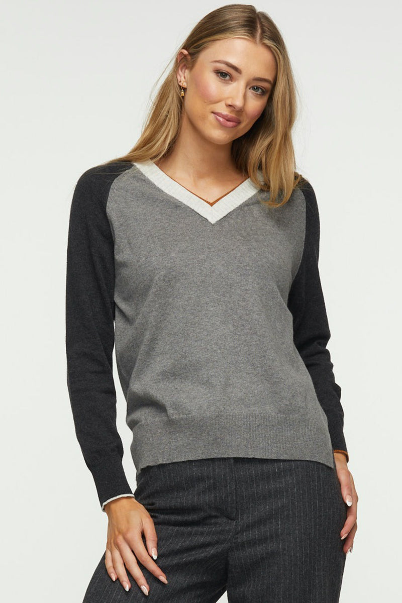 ZAKET & PLOVER </br>Fashioned V-Neck Knit