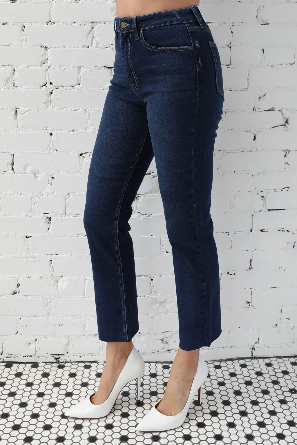 JUST BLACK </br>Cut Off Cropped Straight Leg