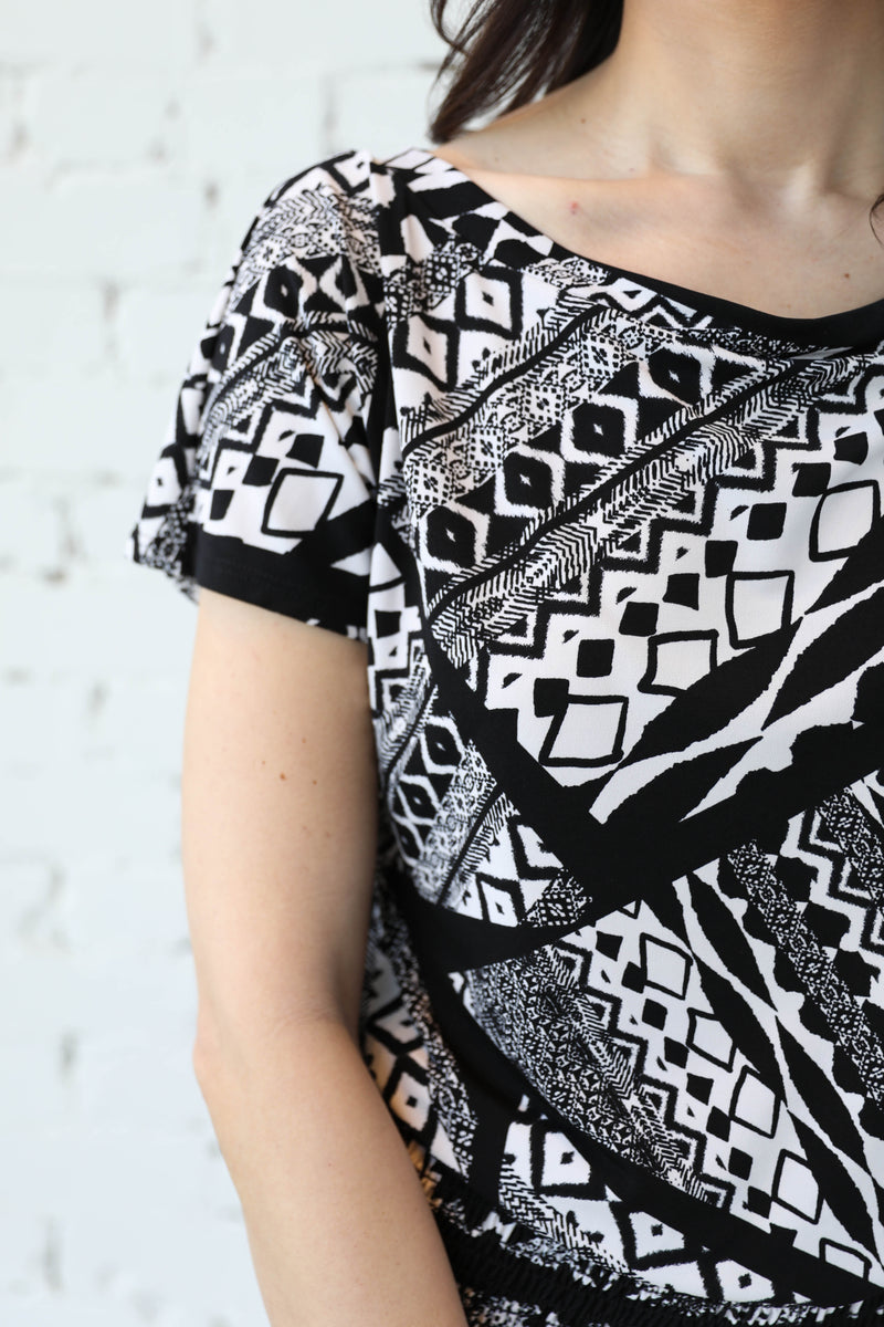 AVERY RAYNE </br>Smocked Short Sleeve Dress