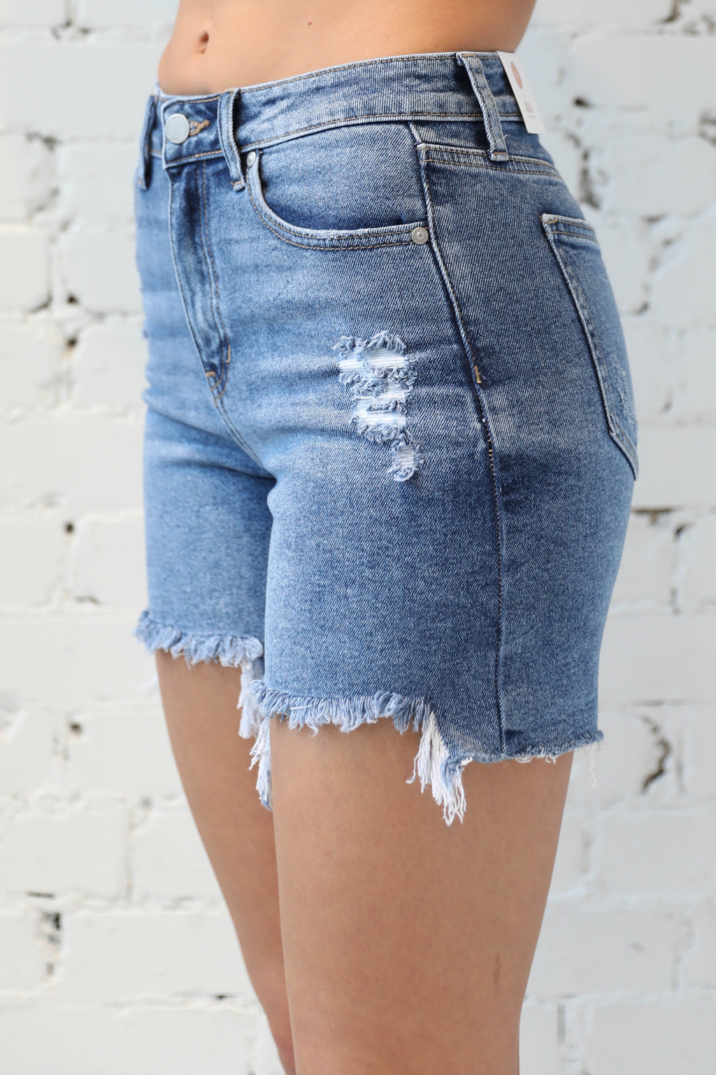 JUST BLACK </br>Cut Off Hi-Lo Weekender Short