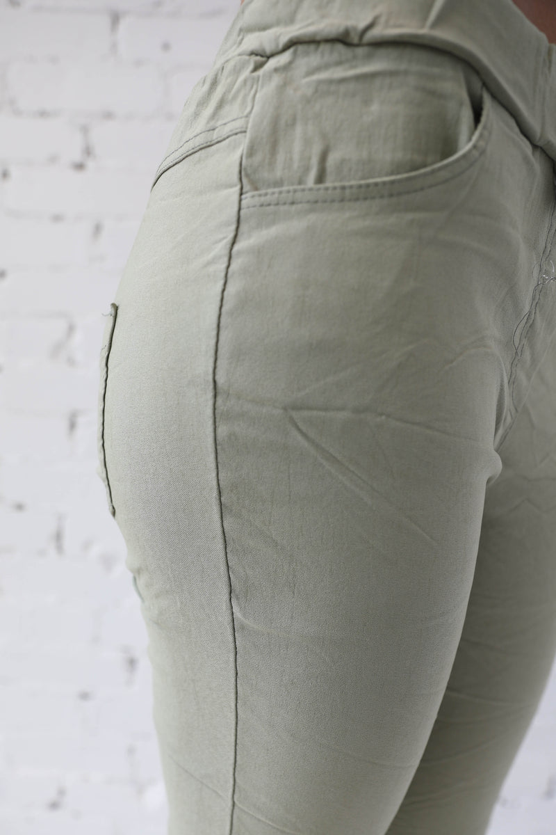 AVERY RAYNE </br>Solid Crinkle Jogger With Pockets